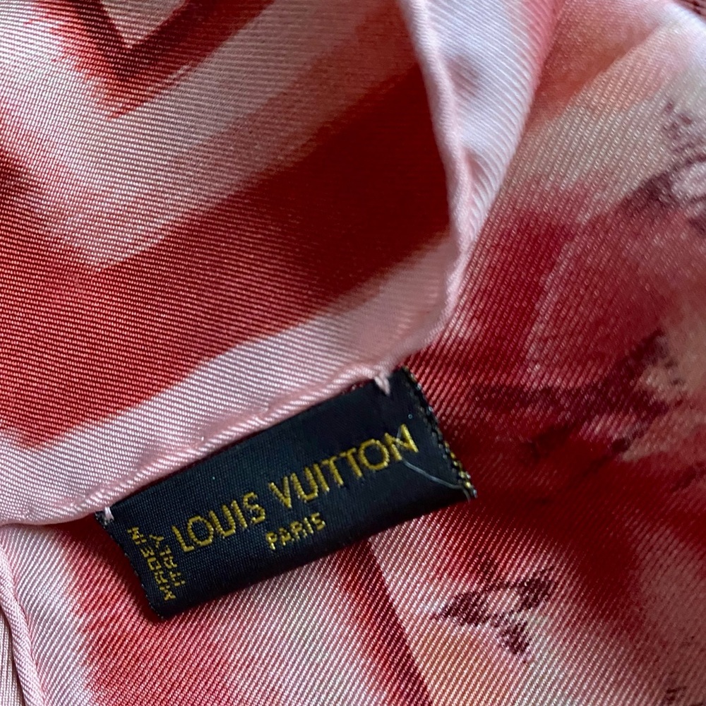 Louis Vuitton Paris silk 🧣 NWOT Pink 💯 Silk Scarf - Picture 6 of 6
